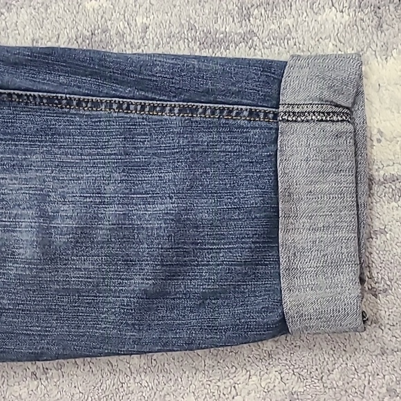 Contrast Jeans with Rolled Up Hems - Picture 3 of 6